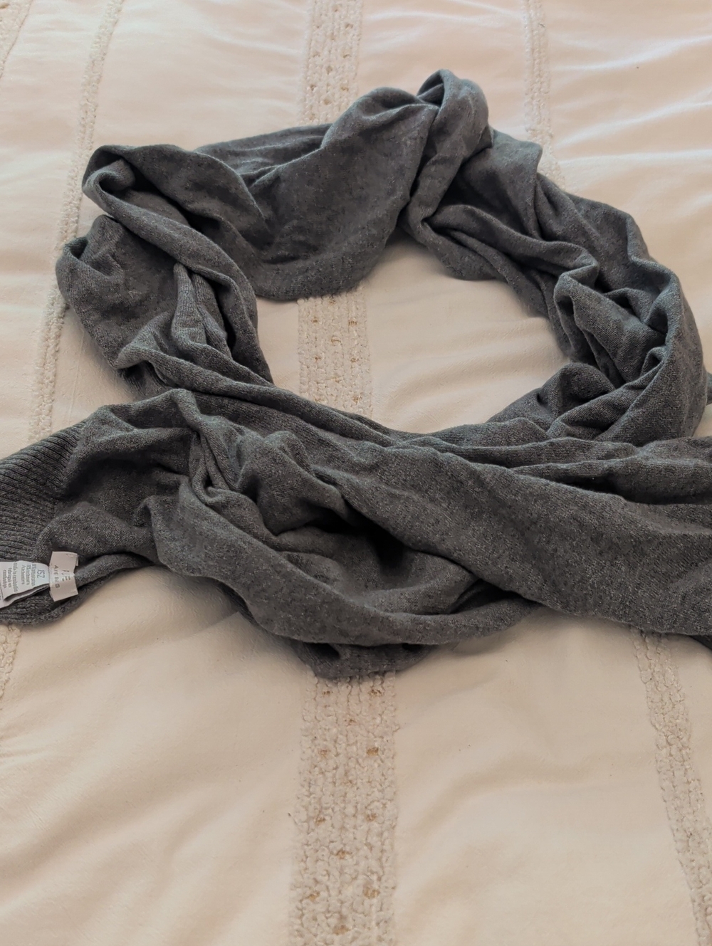 ALFRED SUNG Gray Knit Infinity Scarf